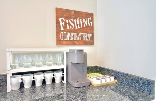 Fraserview House | Newly Built 2BR, 15 Min to Airport, 20 Min to DT