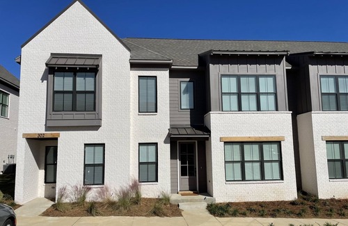Oxford House | Newly built 3 bdrm townhome less than 2 miles from The Square and campus