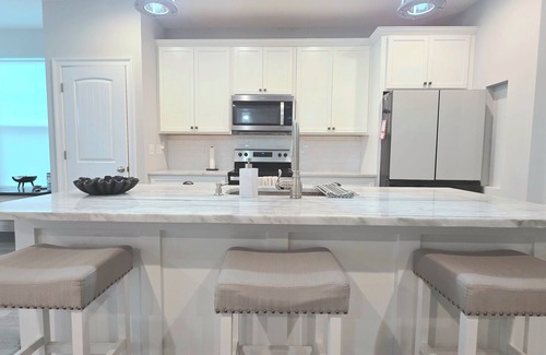 The Pines House | Newly Built 3/2 Home with Hanging Daybed- 1.5 miles to White Sand Beaches