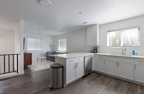 Colorado City Apartment | Newly Built 3BR/2BA Full of Amenities: Pool, Hot Tub, Sauna, 1 hr to Zion