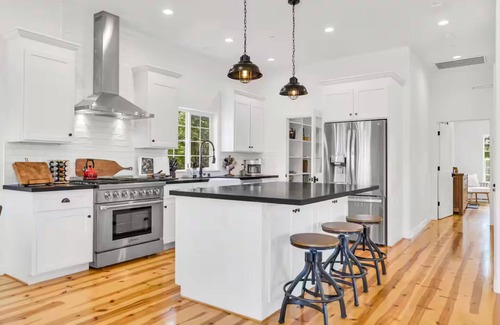 Mokelumne Hill House | Newly built ,6 acre modern farmhouse. A peaceful getaway for any occasion.