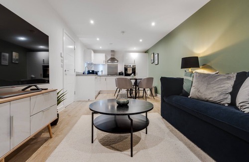 Trafford Apartment | Newly built and furnished to a modern contemporary styled apartment.