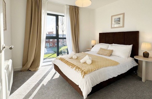 Derby Apartment | Newly built apt in central Derby w/ on st parking