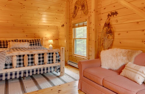 Bethel House | Newly Built Bethel Log Cabin w/ Deck, Near Skiing!