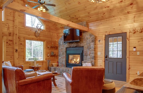 Bethel House | Newly Built Bethel Log Cabin w/ Deck, Near Skiing!