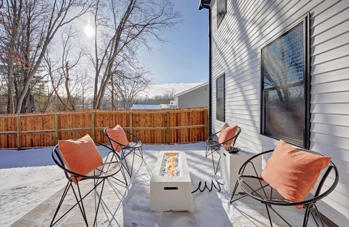 Bloomington House | Newly Built Bloomington Oasis: 4bd/2.5br & Backyard, 10mins to IUB & Downtown