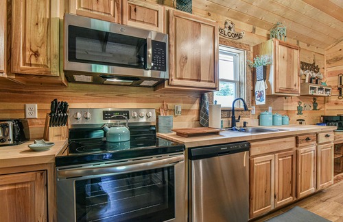 Hendersonville Cabin | Newly built cabin on horse farm.