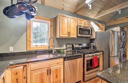 Morrisville Cabin | Newly Built Cabin w/Hot Tub - 16 Mi to Stowe Mtn!