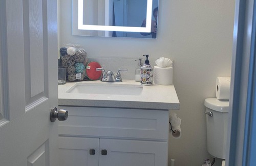 Midway City House | Newly Built, Centrally located to Disneyland, Anaheim Convention, Civic ctr home