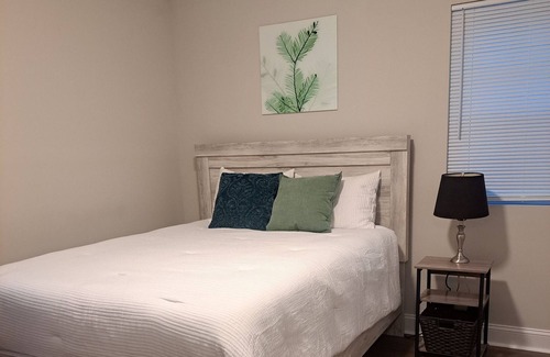 Durham Cottage | Newly built cottage in historical district close to walking trails and downtown.