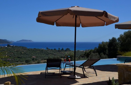 Pylos-Nestoras House | Newly built finca with pool above the picturesque Finikounda Bay, Peloponnese
