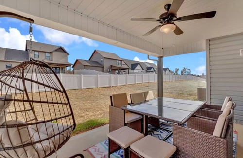 Knoxville House | Newly built, fully equipped Knoxville home for 10!