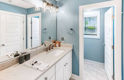 Eastside House | Newly Built Home w/ Private Large Yard and Parking by Lucky Savannah