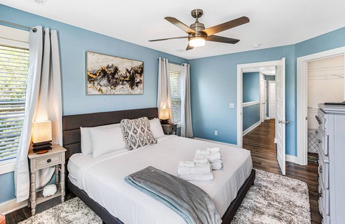 Eastside House | Newly Built Home w/ Private Large Yard and Parking by Lucky Savannah