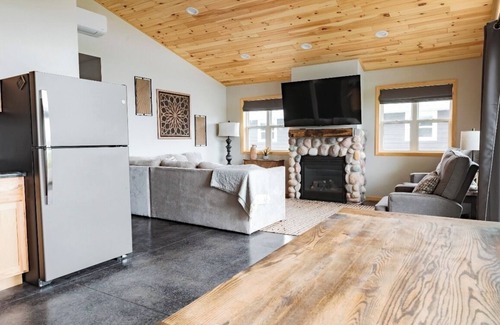 Crivitz House | Newly Built Lakeshore Home on 2400 acre Full-Recreation Lake