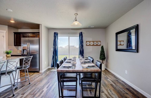 Nampa House | Newly built~large home~playroom~Cali King bed~5 TVs