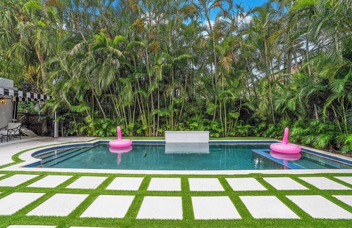 Flamingo Parks House | Newly Built Luxury Home With Pool & Hot Tub!