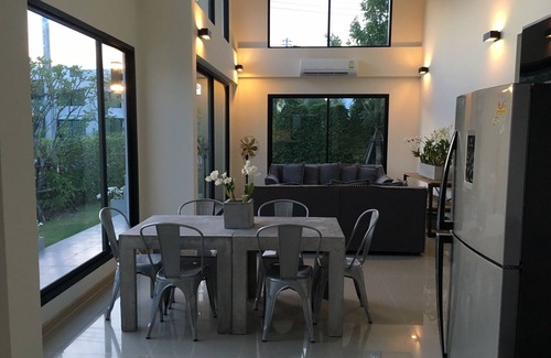 Rayong Province Villa | Newly built luxury modern villa near mile-long beach in Rayong/Mae Rumphung beach