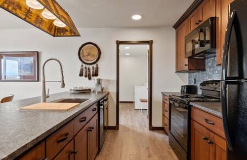 Kalispell Cabin | Newly Built Rustic Cabin w/Mountain & Pond Views
