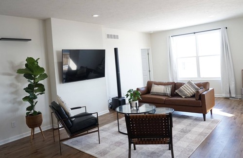 Lincoln House | Newly Built Spacious Retreat: Your Perfect Getaway