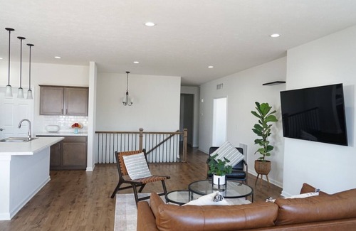 Lincoln House | Newly Built Spacious Retreat: Your Perfect Getaway