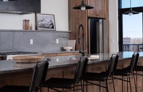 Driggs Apartment | Newly Built- The Grand-Targhee-Teewinot at Basin