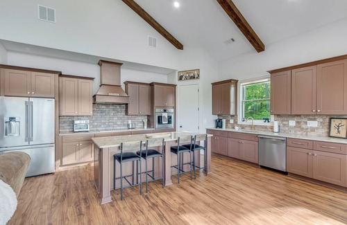 Clayton House | Newly Built Waterfall Mountain Retreat - Stunning Views
