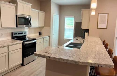 Wellborn House | Newly constructed 3 BDR townhome 5 min to Kyle Field and campus