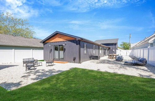 Greenport House | Newly Constructed 3-bedroom Modern Farmhouse - walk to Greenport Village!