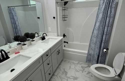 Behrman House | Newly Constructed 4br, 2.5ba with plenty space and sunlight