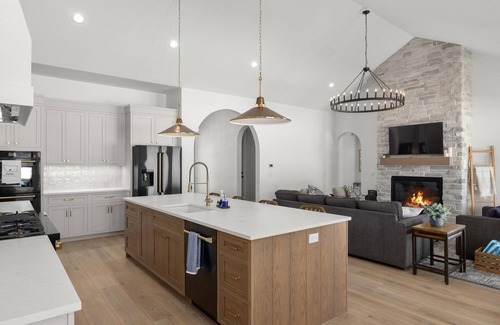 Red Lodge House | Newly Constructed Beartooth View on golf course with Hot Tub!