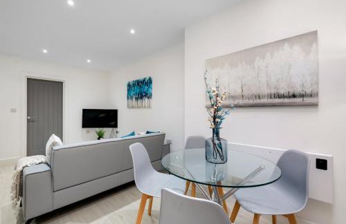 Hounslow South Apartment | Newly Converted 2BDR 1BA APT in Hounslow