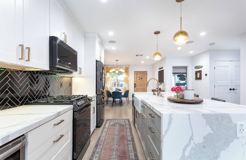 Westchester House | Newly Designed Home with Private Pool, Jacuzzi & Sauna. Close to LAX