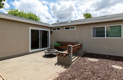 Sacramento House | Newly Done 4 Bedroom Home (Irish)