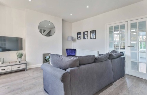 Sheffield House | Newly Eextended 3 Bed Family Home Near Graves Park