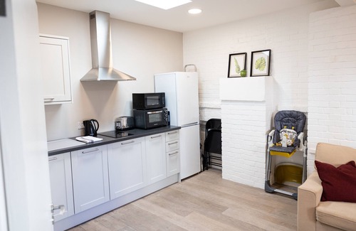 Pembridge House | Newly fitted Notting Hill Gate vacation home sleeps 2-4 only 3-min walk to tube.