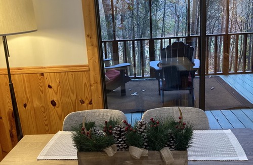 Gumlog Cabin | Newly furnished beautiful cabin with an access to Lake Hartwell