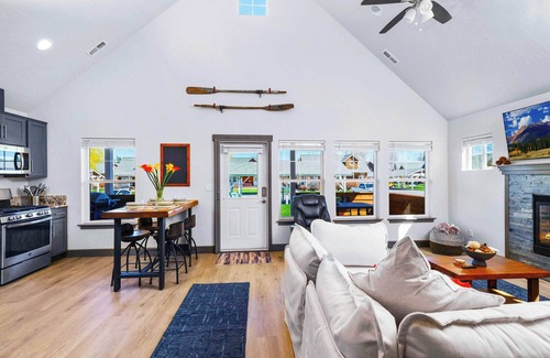 Dover Bay House | Newly Furnished Bungalow in Dover near Lake and Ski Resort