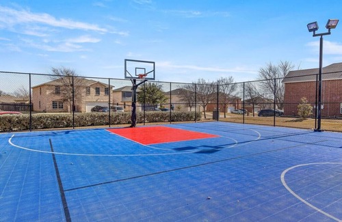 Southeast Arlington House | Newly Furnished Family Home With Gameroom