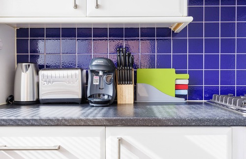 Parsloes House | Newly Launched 2 Bed Home ~ Dagenham ~London with Free Wifi &Off -Street Parking