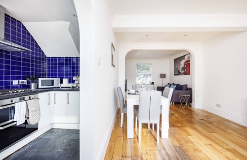 Parsloes House | Newly Launched 2 Bed Home ~ Dagenham ~London with Free Wifi &Off -Street Parking