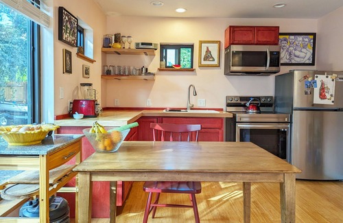 Central Colorado Springs Apartment | Newly Launched Downtown Tinyhome [Fall + Winter 2023 Monthly Rates]