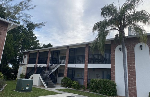 Englewood Condo | Newly Listed 1st Floor ground level Condominium, 2 Bed, 2 Bath Unit 10-101.