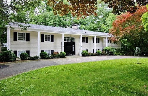 North Stamford House | Newly listed 5 Bd House, Close to buses, trains & beautiful downtown Stamford!