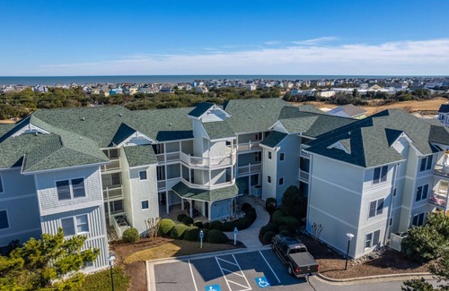 Corolla Condo | *Newly* Listed Ocean View, Elevator, Beach Access, Golf, Community Pool,