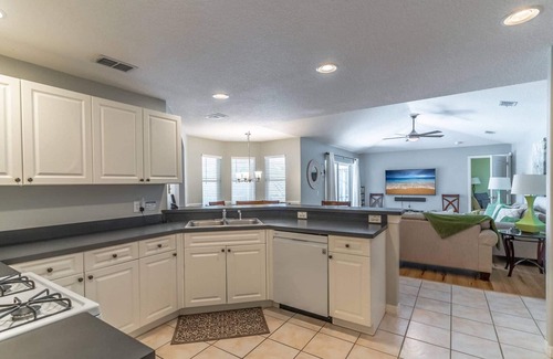 Tuscan Ridge House | Newly listed single story private pool home in Tuscan Ridge
