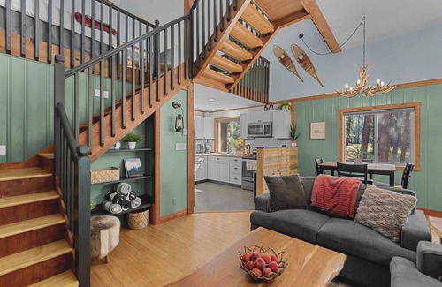 Leavenworth Cabin | Newly owned Cabin w/private hot tub, A/C & covered deck - Dog Friendly!