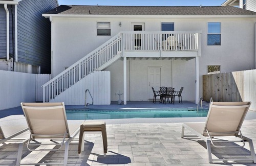 Holiday Beach House | Newly Purchased 6 Bedroom 4 Bath Beach House with private Pool!