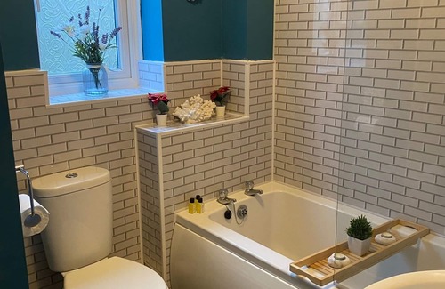 Wolverhampton Apartment | Newly redecorated home for contractors and familes!
