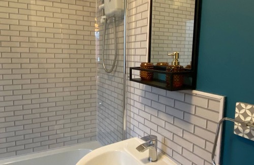 Wolverhampton Apartment | Newly redecorated home for contractors and familes!